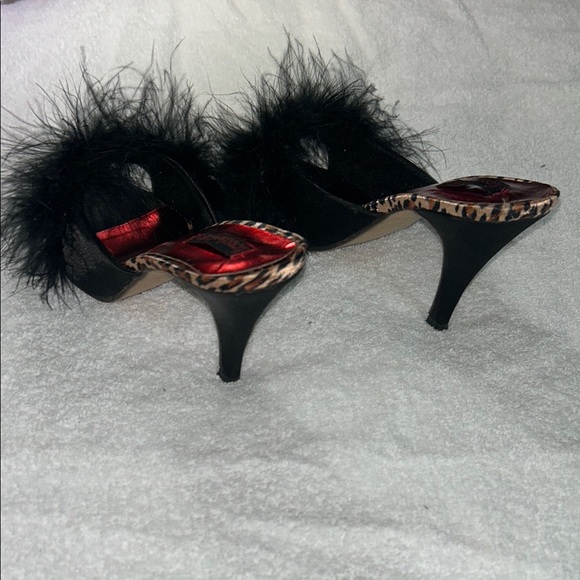 Frederick's of Hollywood Vintage Black Feathered Heels - Picture 5 of 10